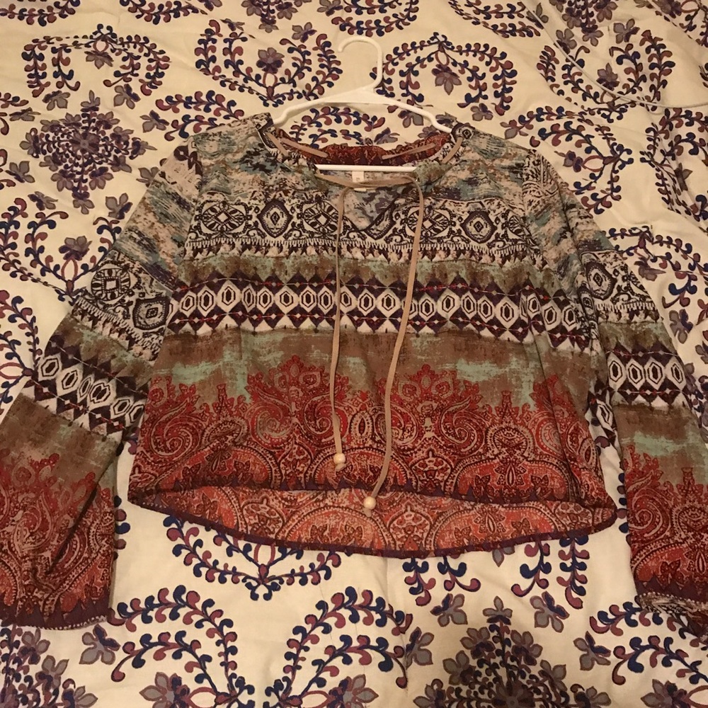 Patterned long sleeve top